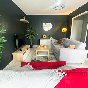 https://red-lounge.midi-pyreneeshotels.com